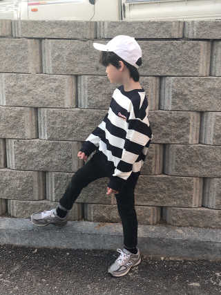 인디고뱅크키즈 스트라이프 루즈핏 맨투맨 — 5점을 준 리뷰어가 2020년 2월 올린 사용 사진