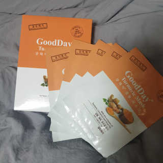 GoodDay Skincare GoodDay 강황 마스크 — 4점을 준 리뷰어가 2019년 5월 올린 사용 사진