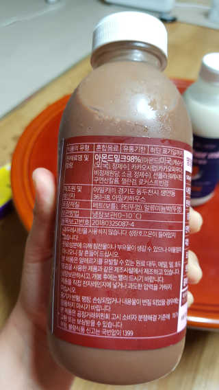 식사대용 아몬드밀크 어나더밀크 500ml X 2병 — 5점을 준 리뷰어가 2018년 9월 올린 사용 사진