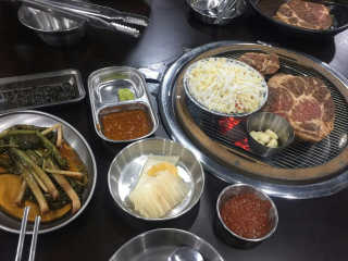 [두툼갈비] 두툼갈비 2인분 + 매콤치즈버섯 set — 4.17점을 준 리뷰어가 2018년 8월 올린 사용 사진