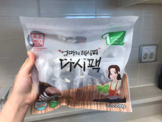 육수명인 엄마의 레시피 다시팩 1번 — 5점을 준 리뷰어가 2019년 4월 올린 사용 사진