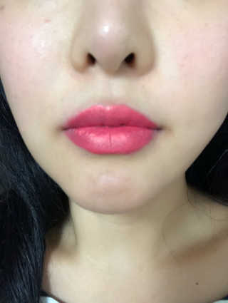 터치인솔 로맨틱에디션 메탈리스트 립스틱 — 5점을 준 리뷰어가 2018년 8월 올린 사용 사진