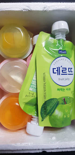 데르뜨 떠먹는 과일 3종, 짜먹는 과일 2종 총 10개 체험 — 5점을 준 리뷰어가 2020년 3월 올린 사용 사진