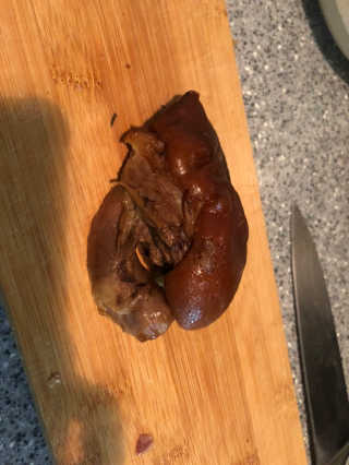 행복먹거리공작소 맥족. 맥주에 빠진 족발 550g + 마늘소스 70g — 5점을 준 리뷰어가 2020년 2월 올린 사용 사진