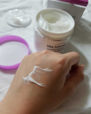 지고트 비타솔루션12 브라이트닝 앰플 크림 100ml — 5점을 준 리뷰어가 2019년 6월 올린 사용 사진