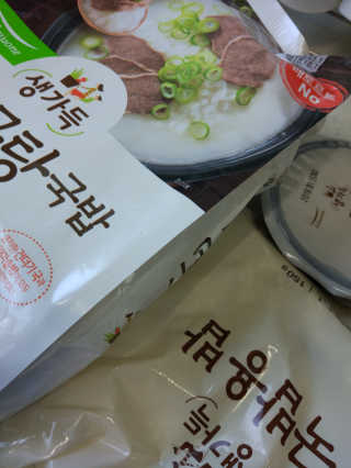 [풀무원] 사골곰탕국밥 황태해장국밥 — 4.17점을 준 리뷰어가 2018년 6월 올린 사용 사진