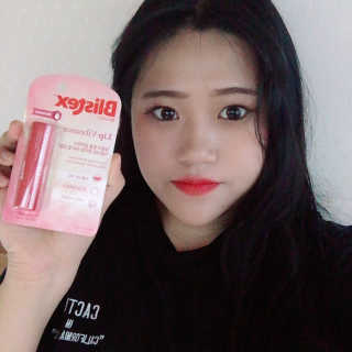 블리스텍스 립 릴리프 크림 립밤, 립 바이브런스 립밤 — 4점을 준 리뷰어가 2018년 11월 올린 사용 사진