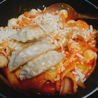 잠실맛집,홍코너떡볶이가우리집에[옛날맛,짜장맛옵션] — 5점을 준 리뷰어가 2019년 12월 올린 사용 사진