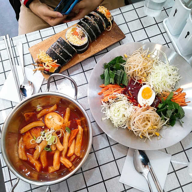 [서울김밥]쫄면+국물떡볶이+계란김밥+탄산355ml set 리뷰 사진