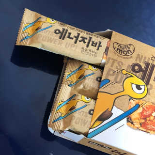 견과가 똘똘 뭉쳐들어간 넛츠몬 에너지바 1BOX 6개입 — 3점을 준 리뷰어가 2018년 1월 올린 사용 사진