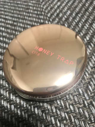 Honey Trap 톤 업 파운데이션 쿠션(W22.5,C17.5) — 3.33점을 준 리뷰어가 2018년 1월 올린 사용 사진