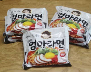 라면 그대로가 제일 맛있는 더엄마라면 — 5점을 준 리뷰어가 2019년 9월 올린 사용 사진