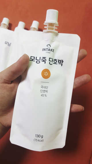 인테이크 모닝죽 (단호박/고구마/단팥/검은콩/귀리) — 5점을 준 리뷰어가 2017년 8월 올린 사용 사진