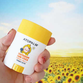 아토팜 야외놀이 선스틱 SPF50+ PA++++ — 5점을 준 리뷰어가 2020년 3월 올린 사용 사진