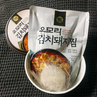 GS25 YOU US  오모리김치돼지찜 — 4.67점을 준 리뷰어가 2018년 3월 올린 사용 사진