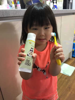 달곰이 어린이 치약+어린이 칫솔 SET — 2.83점을 준 리뷰어가 2017년 6월 올린 사용 사진