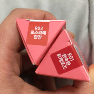 [블랙루즈] 로즈 벨벳 립스틱 택1+랜덤1 — 3점을 준 리뷰어가 2018년 11월 올린 사용 사진