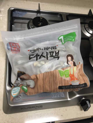 육수명인 엄마의 레시피 다시팩 1번 — 5점을 준 리뷰어가 2019년 4월 올린 사용 사진