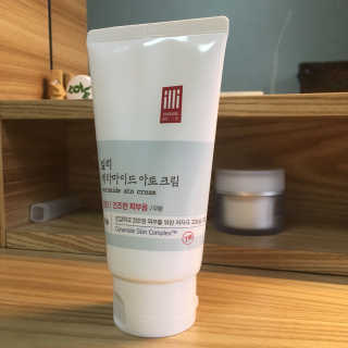 일리윤 세라마이드 아토 집중 크림 — 4점을 준 리뷰어가 2017년 6월 올린 사용 사진
