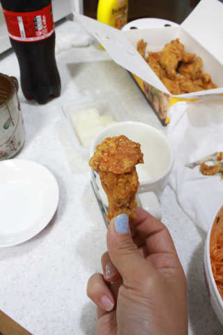 [치킨마루]-  빠사칸윙봉현미 + 콜라 500ml — 4점을 준 리뷰어가 2019년 7월 올린 사용 사진