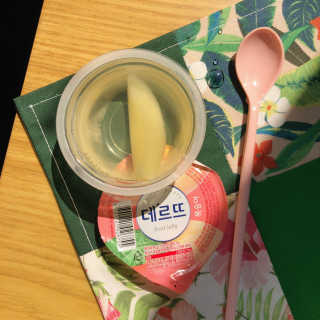 데르뜨 떠먹는 과일 3종, 짜먹는 과일 2종 총 10개 체험 — 5점을 준 리뷰어가 2020년 3월 올린 사용 사진