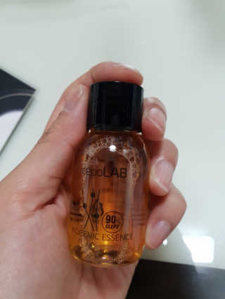 세포랩 바이오제닉 에센스 30ml 특별팩 — 5점을 준 리뷰어가 2018년 5월 올린 사용 사진
