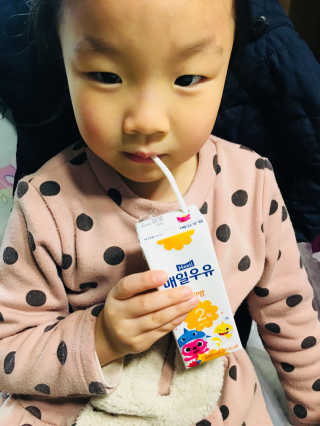 매일우유 멸균 매일우유 저지방 2프로 멸균 핑크퐁 에디션 6입 — 4.67점을 준 리뷰어가 2018년 1월 올린 사용 사진