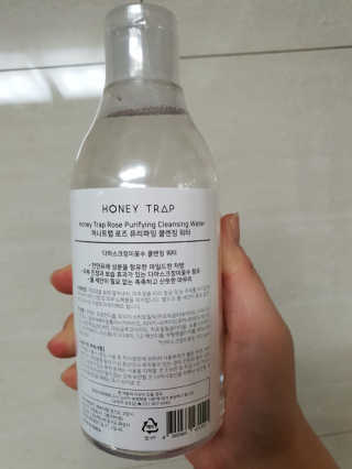 Honey Trap 허니트랩 로즈 퓨리파잉 클렌징 워터+고양이 머리띠 — 4.17점을 준 리뷰어가 2018년 5월 올린 사용 사진