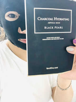 웰더마 차콜 블랙펄 하이드레이팅 앰플 마스크 — 5점을 준 리뷰어가 2019년 3월 올린 사용 사진