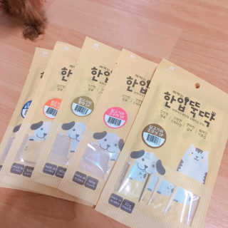 [펫토리아]짜먹는 한입뚝딱 강아지.고양이 마약간식 — 5점을 준 리뷰어가 2019년 7월 올린 사용 사진