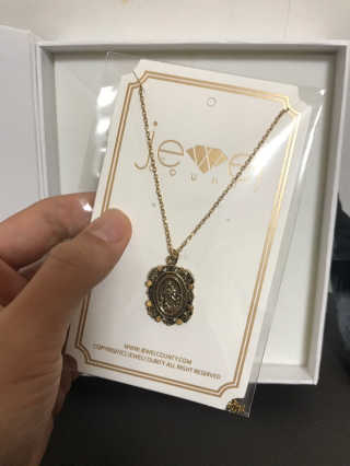 쥬얼카운티 92.5 Silver Byzantine Coin Pendant Necklace — 2.5점을 준 리뷰어가 2018년 11월 올린 사용 사진
