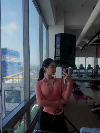 뭅뭅 바디핏레그롤러 종아리 허벅지 하체 마사지기 — 5점을 준 리뷰어가 2019년 10월 올린 사용 사진