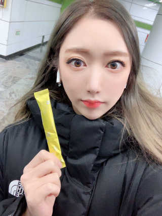 한국맥널티 맥널티 히알루론산 콜라겐 플러스 14개입 — 5점을 준 리뷰어가 2019년 12월 올린 사용 사진
