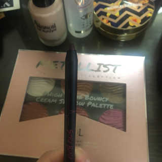 터치인솔 섀도우 팔레트와 젤아이라이너 펄덕후 세트 — 4점을 준 리뷰어가 2018년 8월 올린 사용 사진
