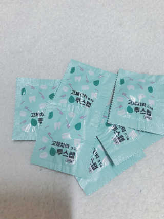 솔테라피 씹는 고체치약 투스탭 스파클레몬 6정 x 5박스 — 2.5점을 준 리뷰어가 2019년 6월 올린 사용 사진
