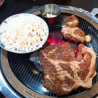 [두툼갈비] 두툼갈비 2인분 + 매콤치즈버섯 set — 4점을 준 리뷰어가 2018년 8월 올린 사용 사진