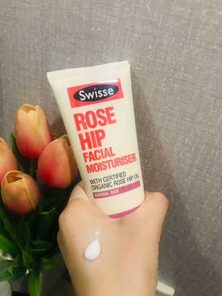 SWISSE 스위스 로즈힙 페이셜 모이스처라이저 로션 — 5점을 준 리뷰어가 2019년 12월 올린 사용 사진