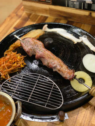 [화덕고깃간 마곡발산점] 화덕삼겹살2인분 — 5점을 준 리뷰어가 2019년 9월 올린 사용 사진