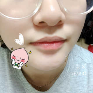 블리스텍스 립 릴리프 크림 립밤, 립 바이브런스 립밤 — 5점을 준 리뷰어가 2018년 11월 올린 사용 사진