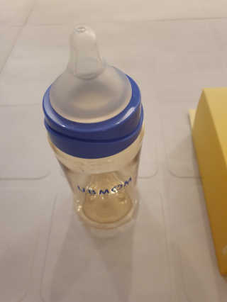 유비맘 PPSU 젖병 노꼭지_260ml_컬러 랜덤 발송 — 5점을 준 리뷰어가 2020년 3월 올린 사용 사진
