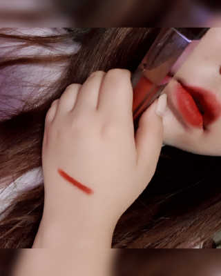 [블랙루즈] 에어 핏 벨벳 틴트 시즌2 中 택1+랜덤1 — 4.67점을 준 리뷰어가 2018년 10월 올린 사용 사진