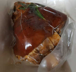 행복먹거리공작소 맥족. 맥주에 빠진 족발 550g + 마늘소스 70g — 5점을 준 리뷰어가 2020년 1월 올린 사용 사진