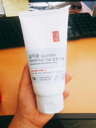 일리윤 세라마이드 아토 집중 크림 — 4.5점을 준 리뷰어가 2017년 10월 올린 사용 사진