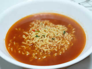 라면 그대로가 제일 맛있는 더엄마라면 — 5점을 준 리뷰어가 2019년 7월 올린 사용 사진