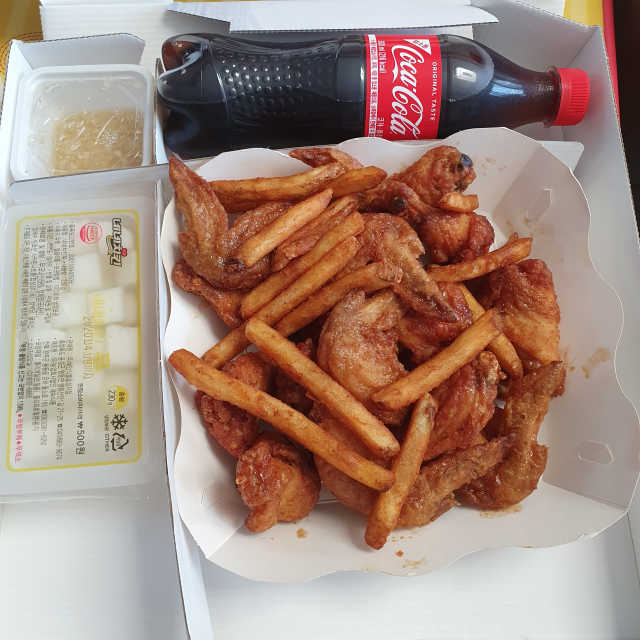 네네치킨 소이크런치윙봉 리뷰 사진