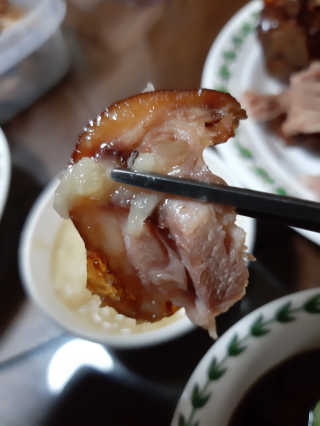 행복먹거리공작소 맥족. 맥주에 빠진 족발 550g + 마늘소스 70g — 5점을 준 리뷰어가 2020년 1월 올린 사용 사진