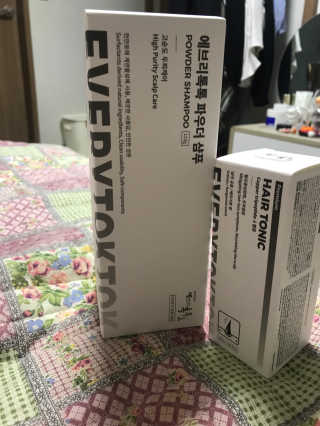 에브리톡톡 파우더샴푸와 프리미엄 헤어토닉 세트 — 4점을 준 리뷰어가 2019년 10월 올린 사용 사진