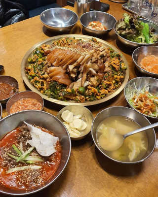 [동네맛집족발] 4개 족발 중 택1 — 5점을 준 리뷰어가 2019년 12월 올린 사용 사진