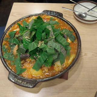 [대성이네_신촌] 깻잎큰닭찜 한마리+사리 中 택2 set — 4점을 준 리뷰어가 2019년 2월 올린 사용 사진