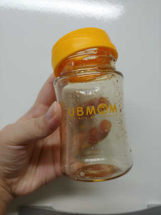 유비맘 PPSU 젖병 노꼭지_200ml_컬러 랜덤 발송 — 5점을 준 리뷰어가 2020년 3월 올린 사용 사진